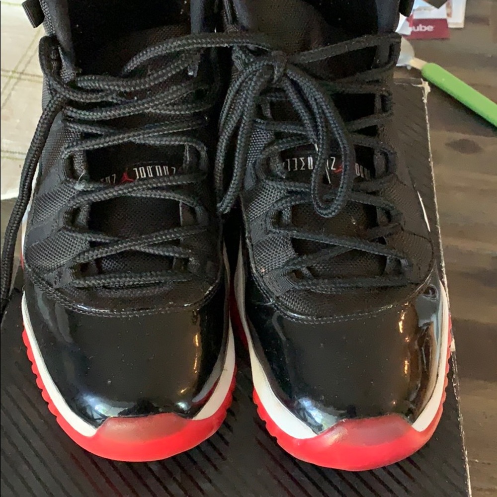 Nike Jordan XI bred size 9.5